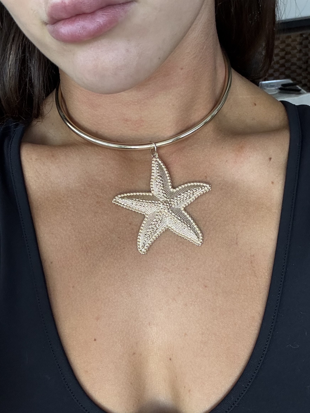 Gold Starfish Pendant Choker Necklace - Elegant Beach-Inspired Jewelry